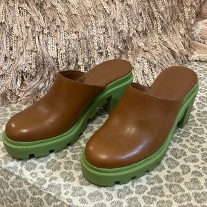 New size 8.5 Giani Bernini Leather and Rubber clogs